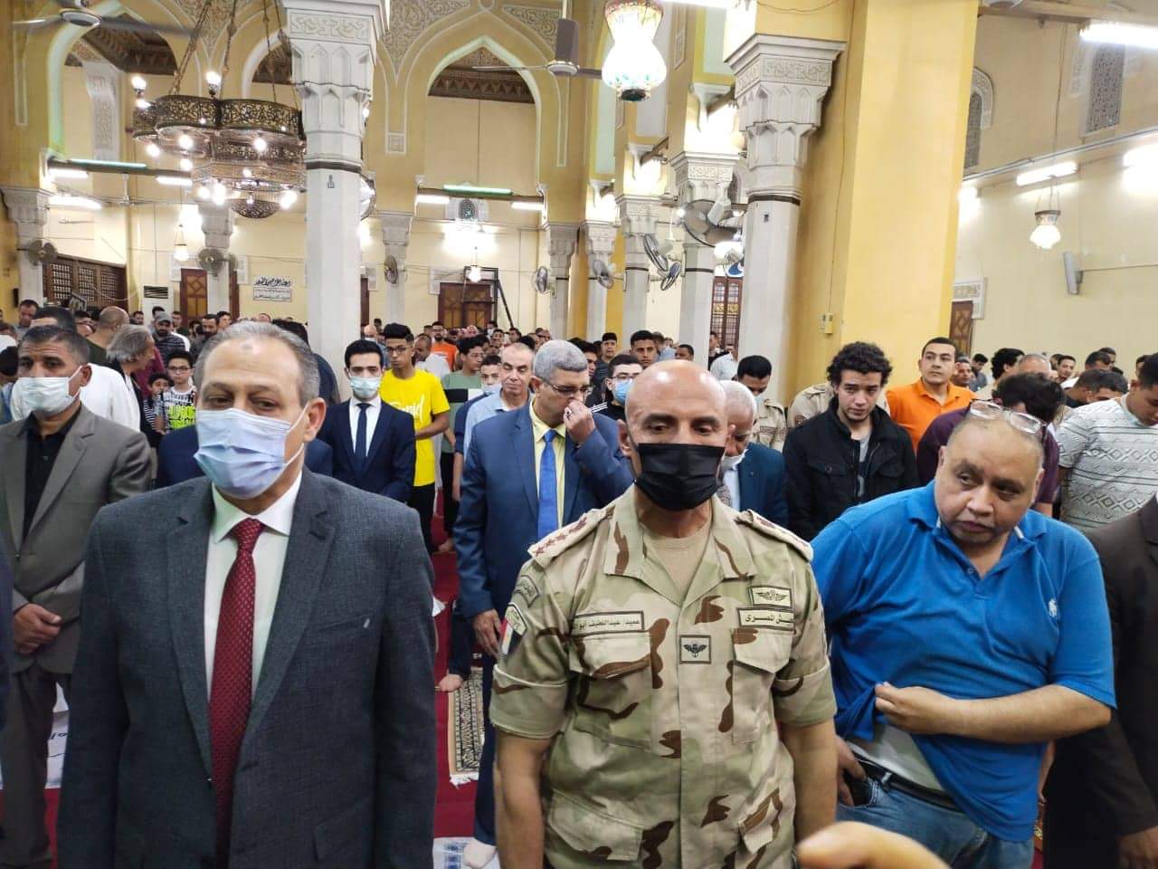 محافظ القليوبية يؤدي صلاة العيد