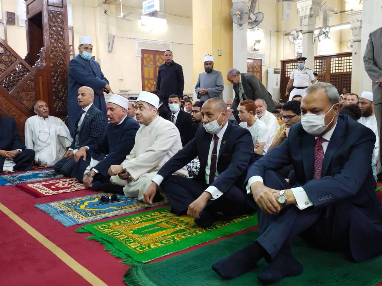 محافظ القليوبية يؤدي صلاة العيد