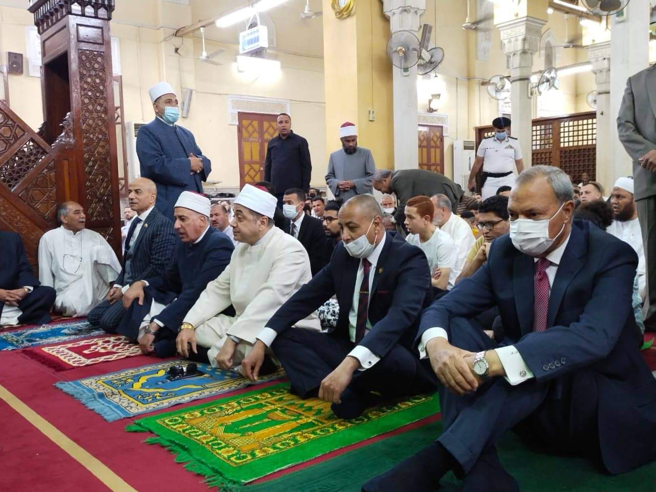 محافظ القليوبية يؤدي صلاة العيد