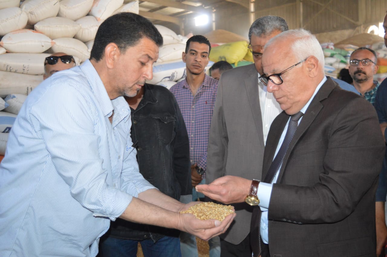 محافظ بورسعيد يشيد بجهود المزارعين