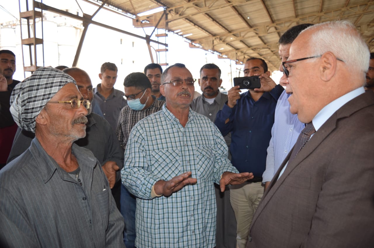 محافظ بورسعيد يشيد بجهود المزارعين