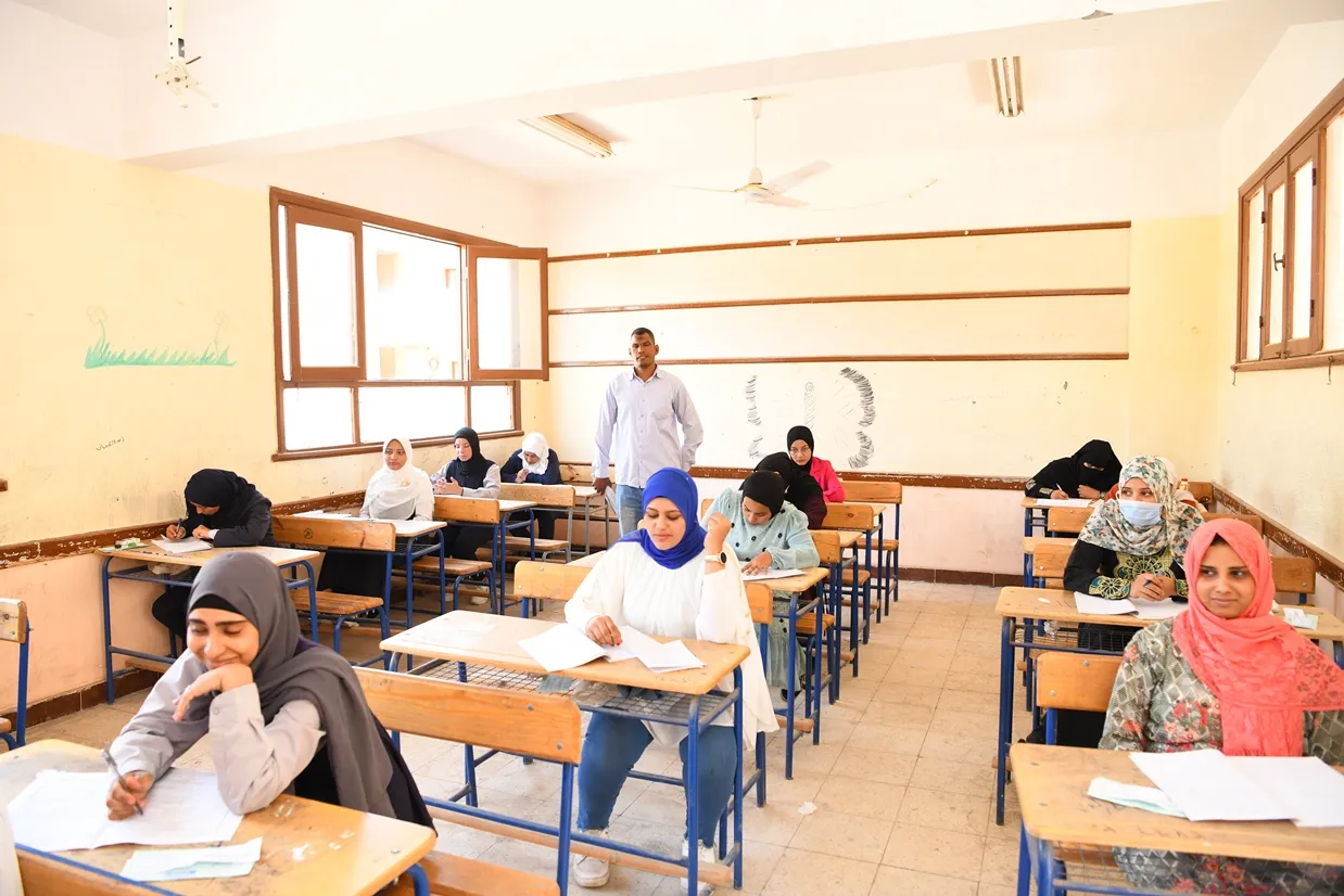 جانب من الامتحانات