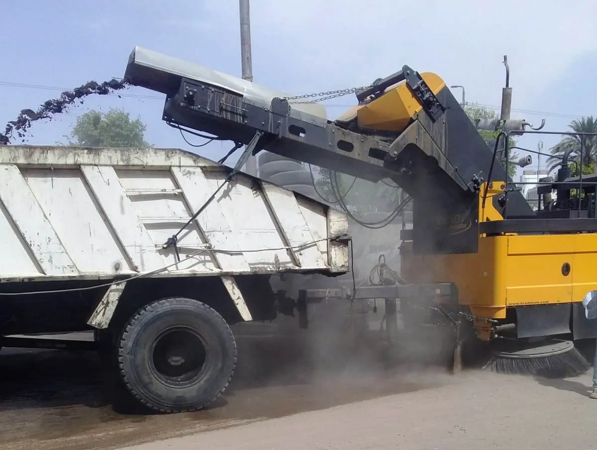 رفع أكثر من 100 طن تراكمات ومخلفات بشوارع إدفو بأسوان