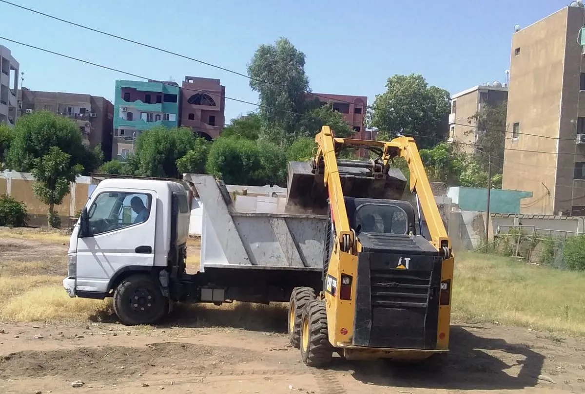 رفع أكثر من 100 طن تراكمات ومخلفات بشوارع إدفو بأسوان