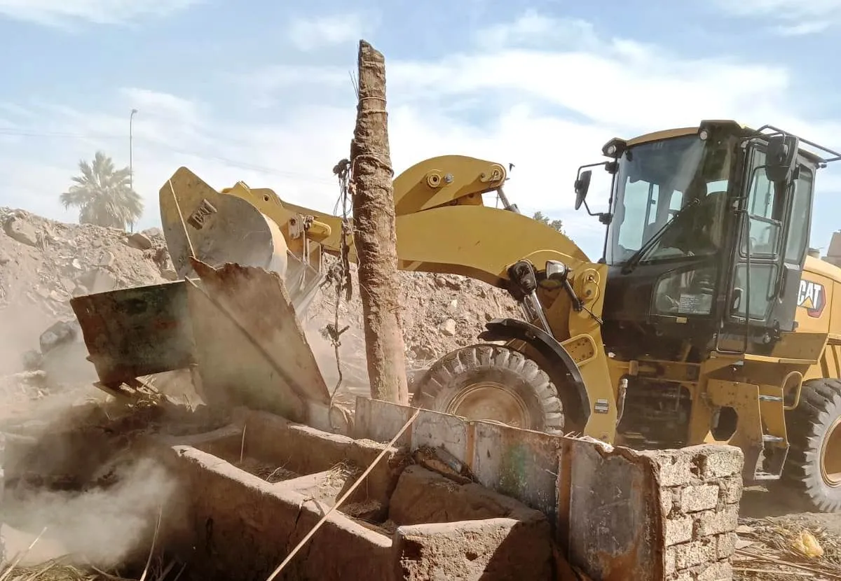 رفع أكثر من 100 طن تراكمات ومخلفات بشوارع إدفو بأسوان