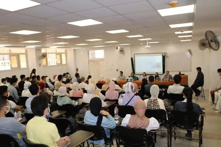 طلاب العمارة بكلية الفنون الجميلة بالإسكندرية