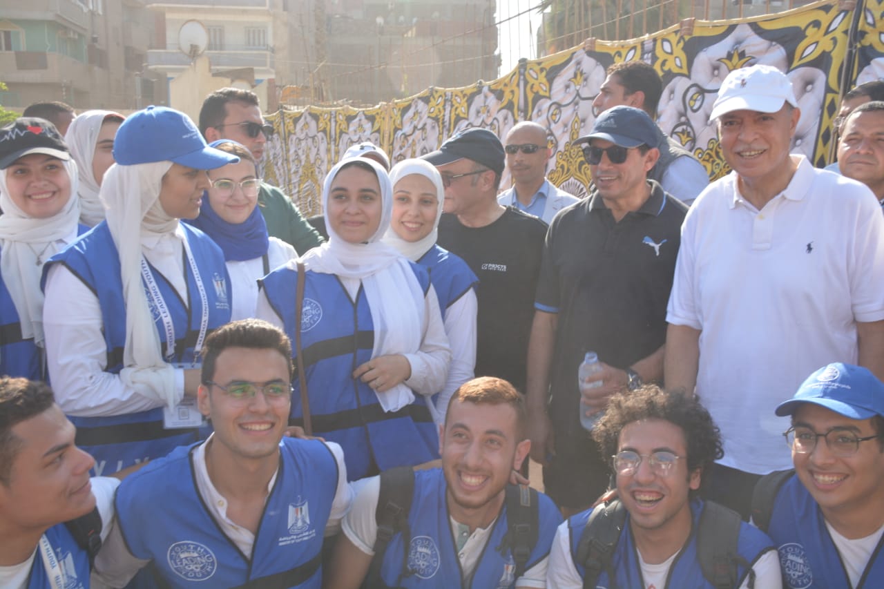 وزير الرياضة يشارك في مباراة كرم قدم خلال افتتاح مركز شباب مدينة شبين بالقليوبية