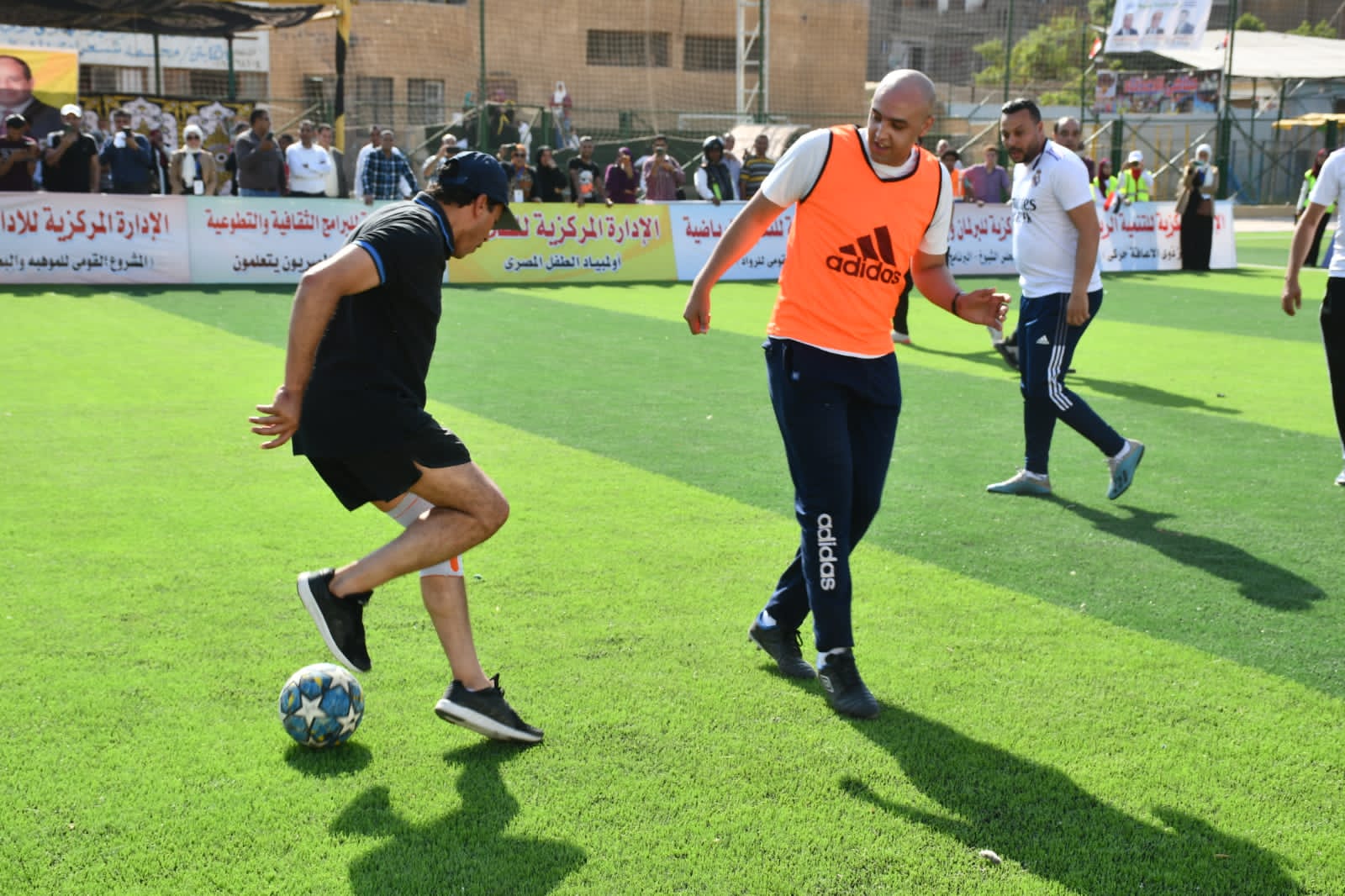 وزير الرياضة يشارك في مباراة كرم قدم خلال افتتاح مركز شباب مدينة شبين بالقليوبية
