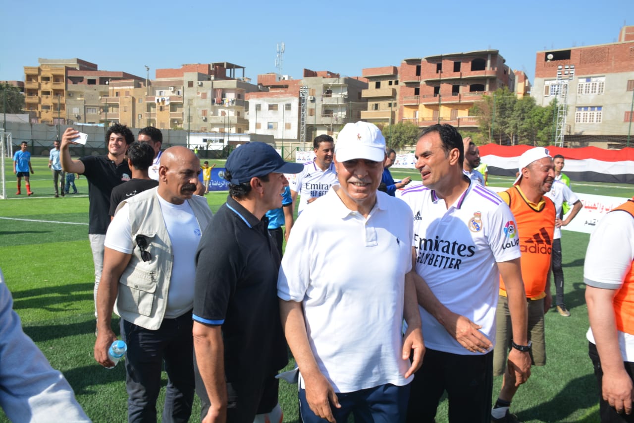 وزير الرياضة يشارك في مباراة كرم قدم خلال افتتاح مركز شباب مدينة شبين بالقليوبية