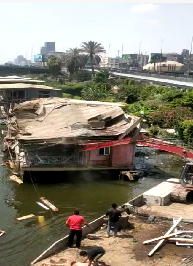 الرى تنجح في إزالة ٣ عائمات مخالفة بمنطقة الكيت كات بالجيزة