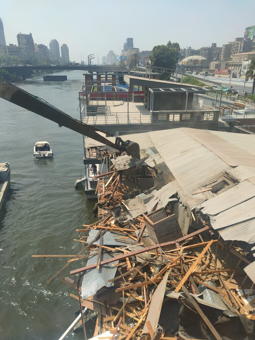 الرى تنجح في إزالة ٣ عائمات مخالفة بمنطقة الكيت كات بالجيزة