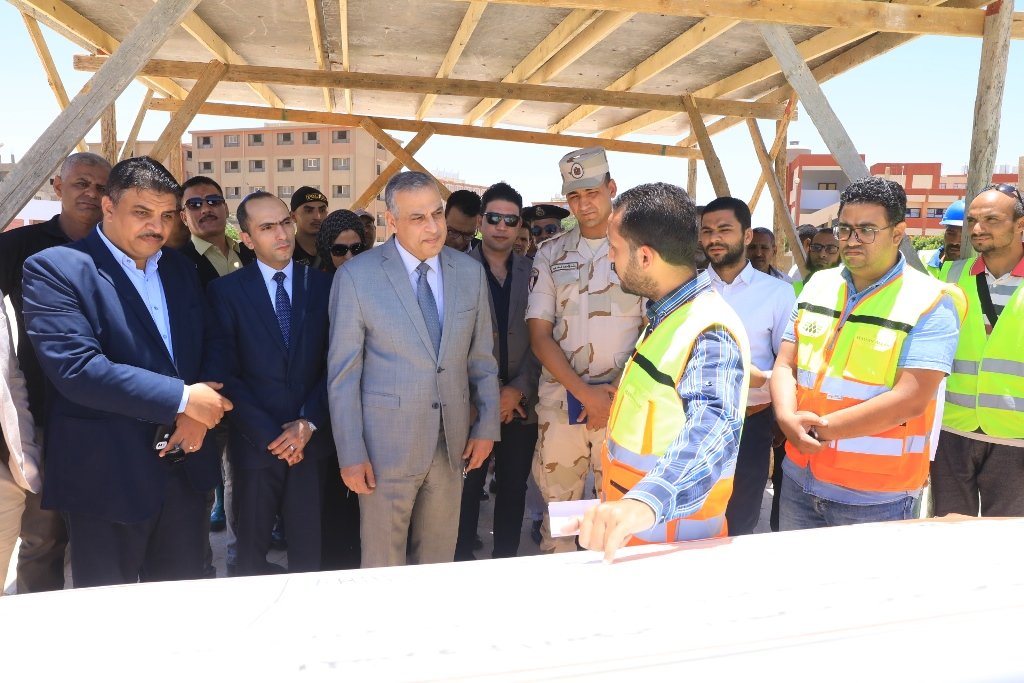 محافظ سوهاج يتفقد عدد من مشروعات المبادرة الرئاسية لتطوير الريف المصري 
