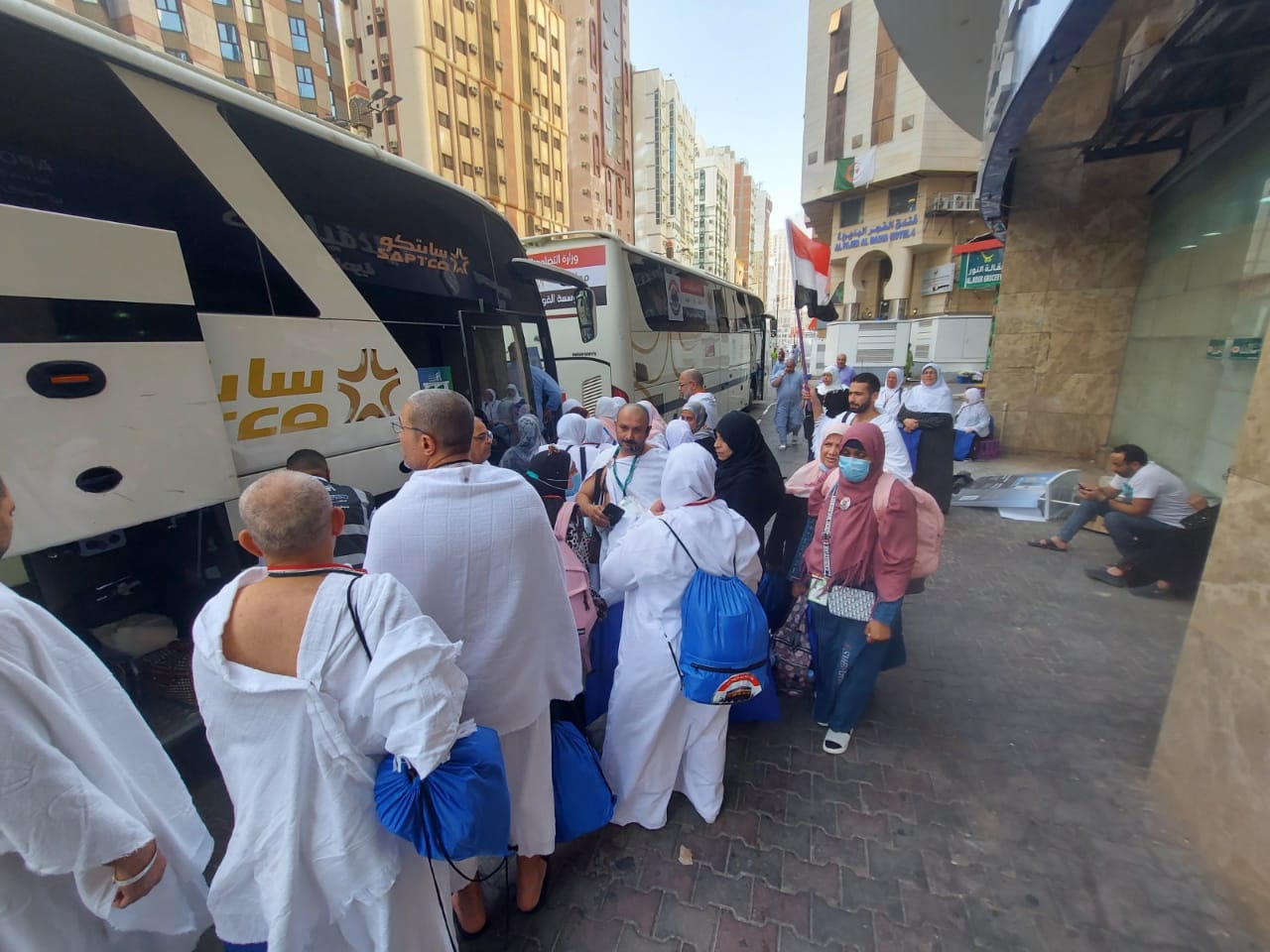 جانب من وفد حجاج الجمعيات الأهلية