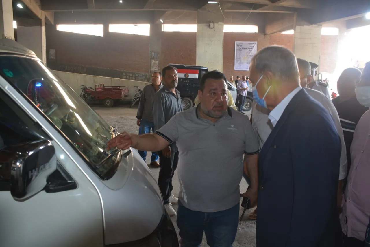 محافظ القليوبية يتفقد مواقف سيارات الأجرة�
