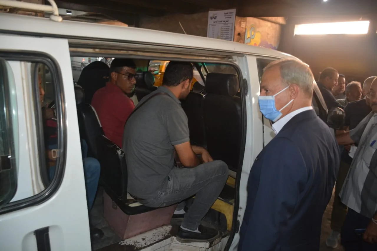 محافظ القليوبية يتفقد مواقف سيارات الأجرة�