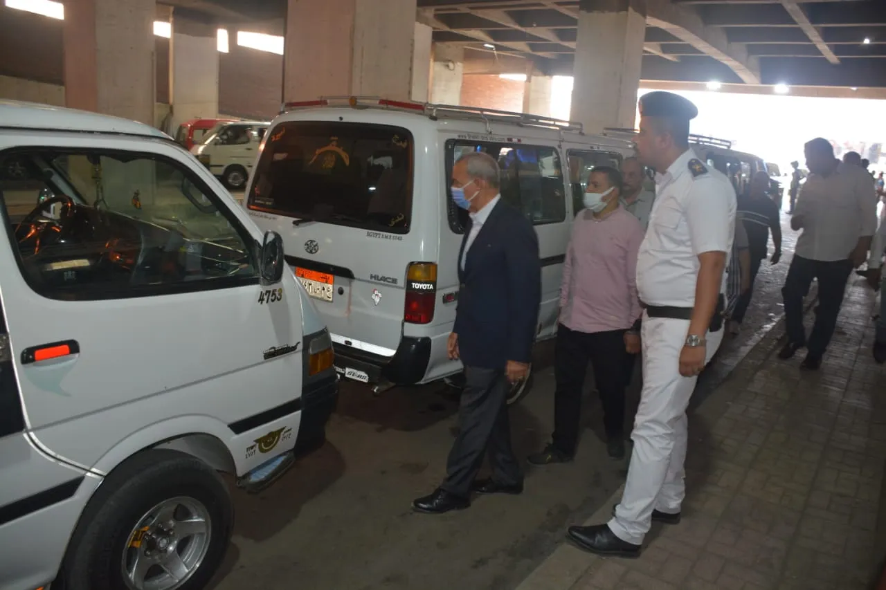 محافظ القليوبية يتفقد مواقف سيارات الأجرة�