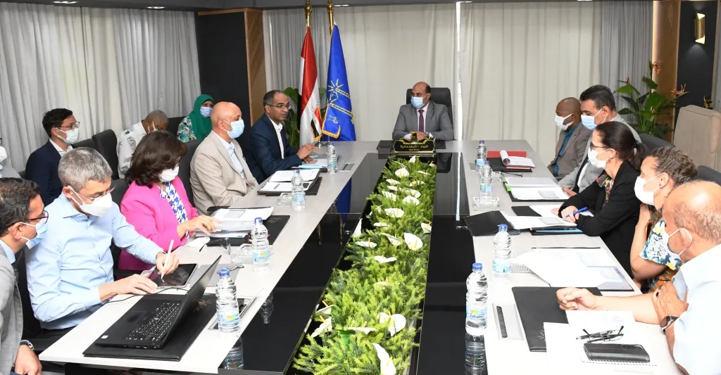 �محافظ أسوان يجتمع باللجنة الاستشارية 