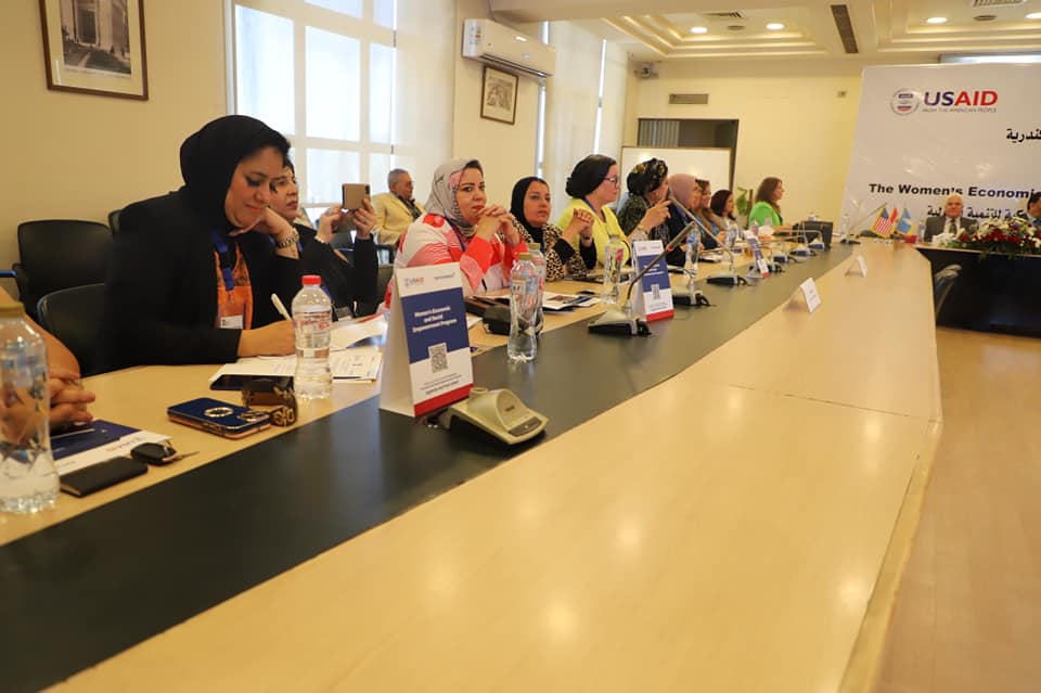 جانب من التوقيع 