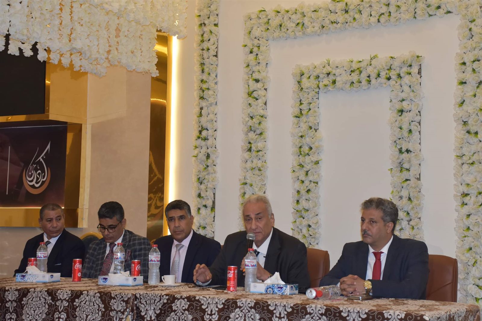 سامح عاشور يلتقي بالمحامين