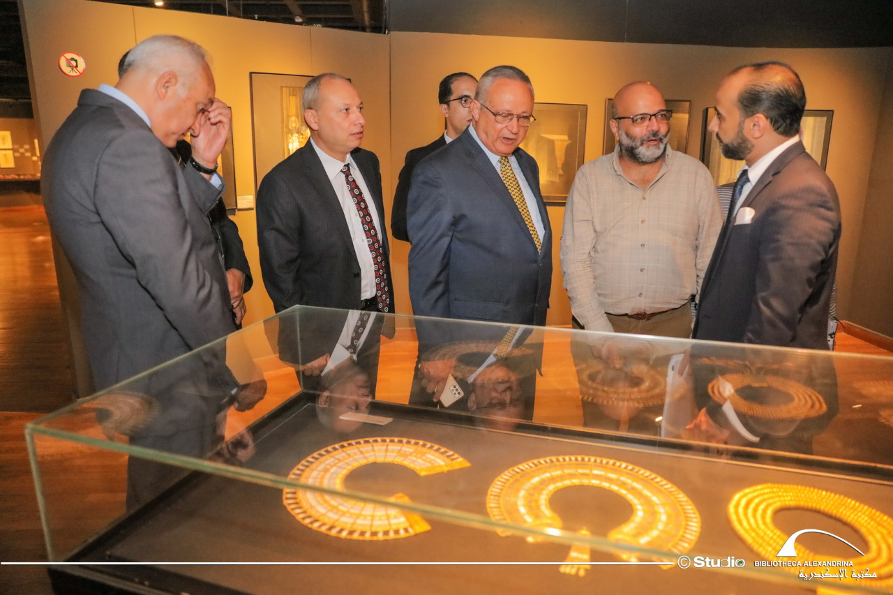 جولة الدكتور أحمد زايد؛ مدير مكتبة الإسكندرية
