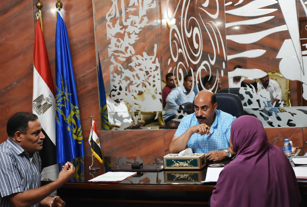 لقاء محافظ أسوان مع أهالى قرية أبوسمبل بنصر النوبة