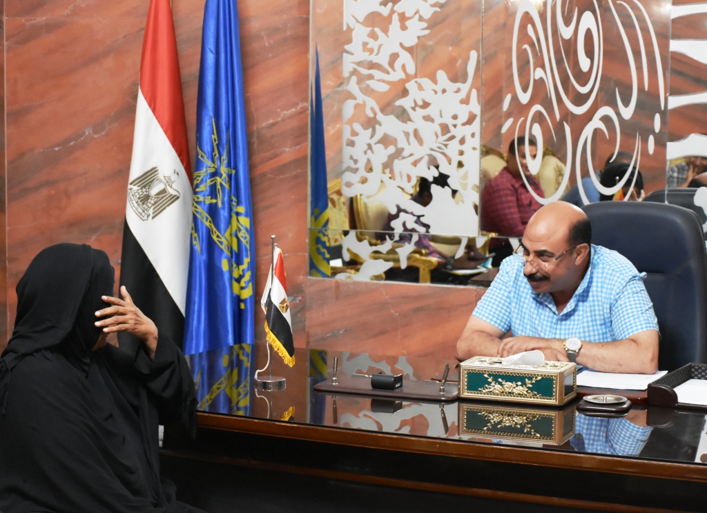 لقاء محافظ أسوان مع أهالى قرية أبوسمبل بنصر النوبة