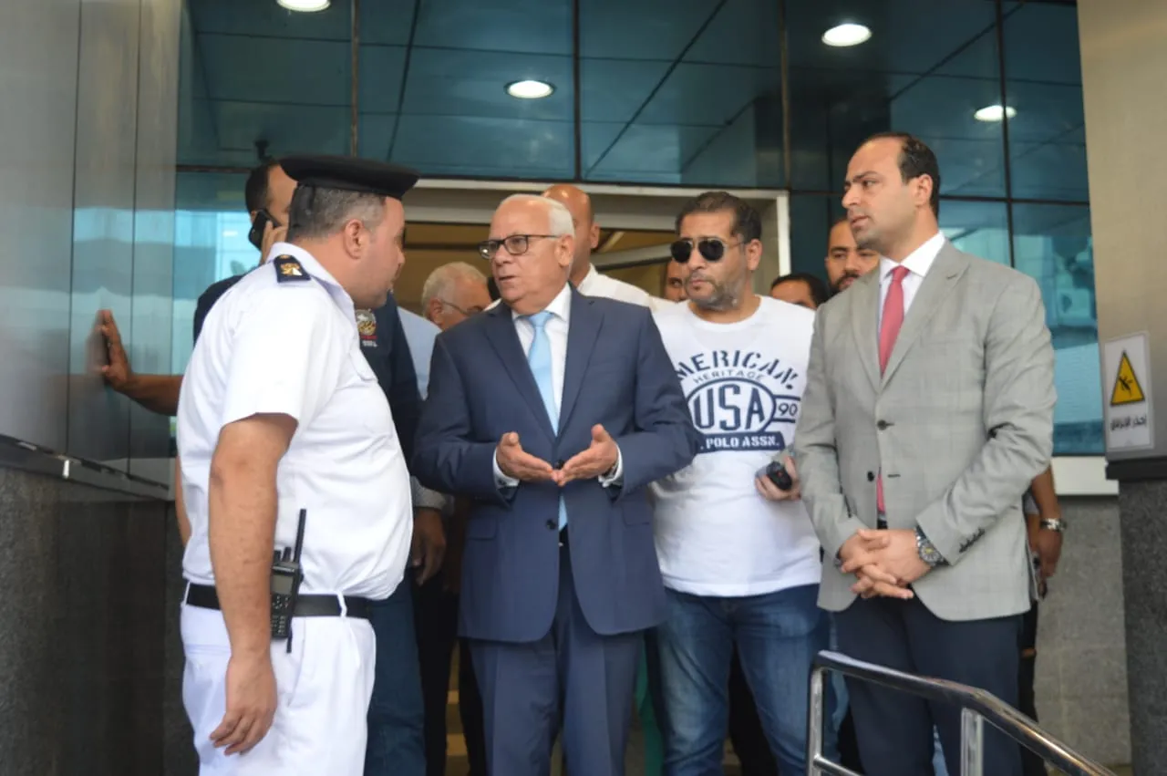 محافظ بورسعيد يزور مصابي حادث طريق 30 يونيو 