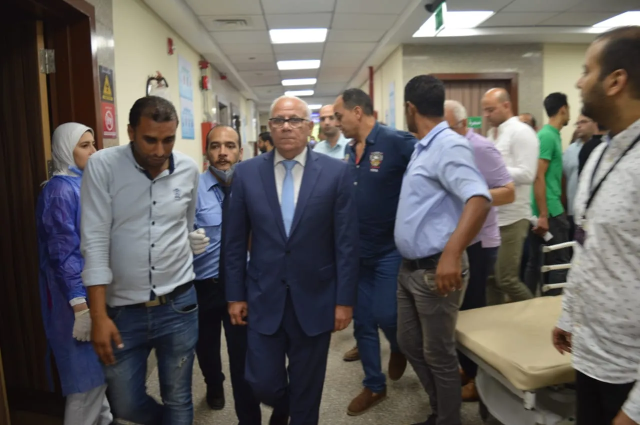 محافظ بورسعيد يزور مصابي حادث طريق 30 يونيو 