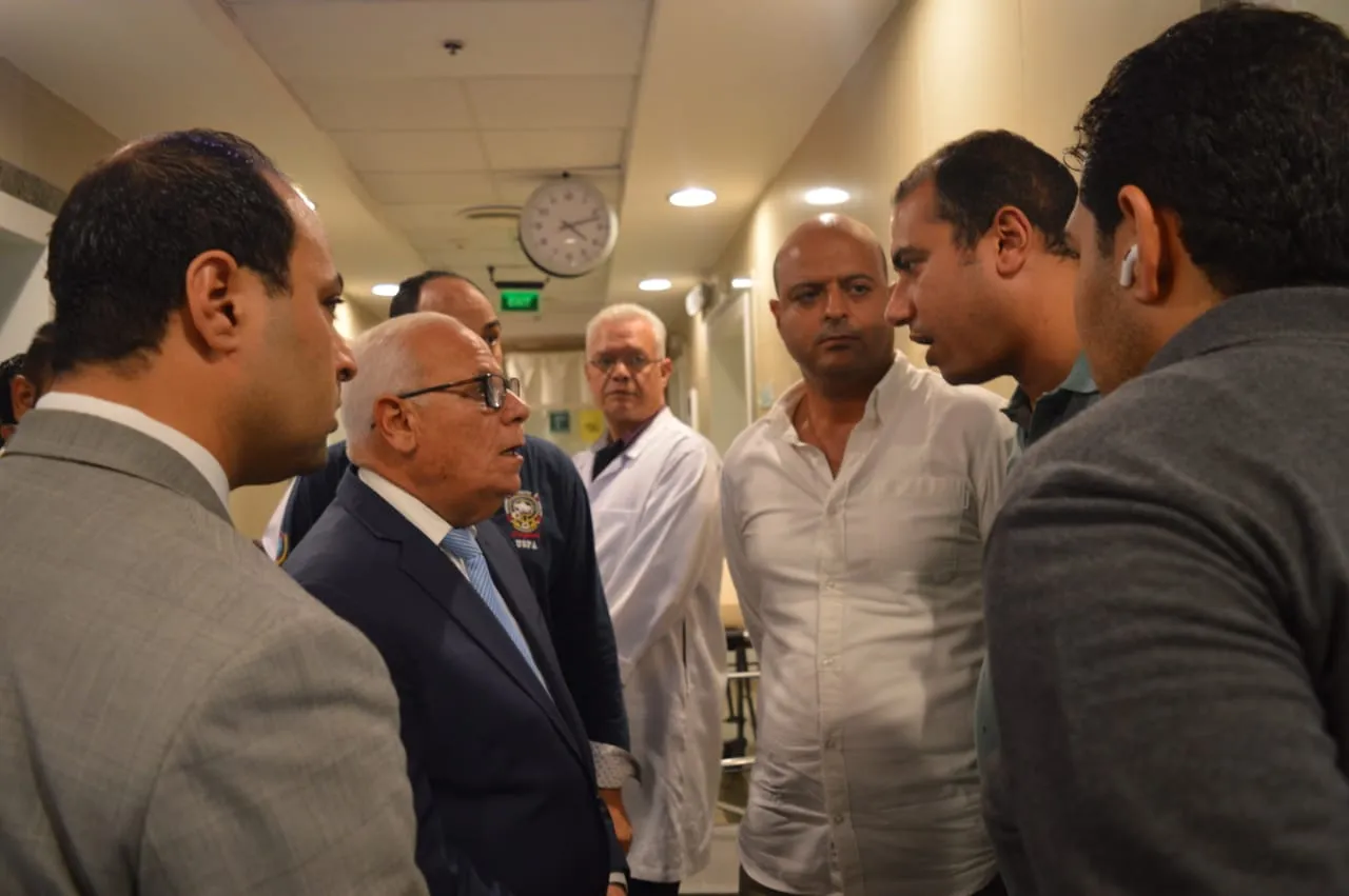 محافظ بورسعيد يزور مصابي حادث طريق 30 يونيو 