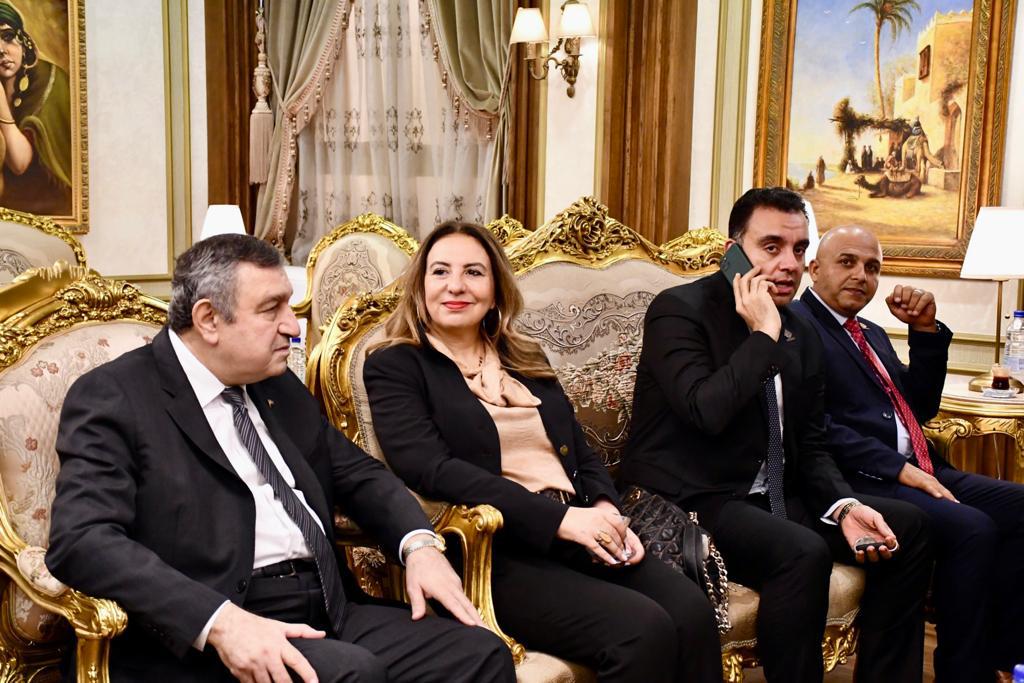 EA19F17B-25D2-481B-A7D2-8B0275635F86