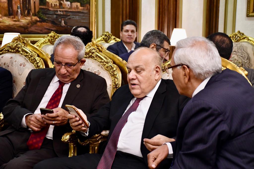 D6288F32-4007-4AC4-A7CB-827D67ABE9A8