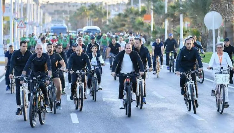147-134215-green-tour-egyptian-president-on-bicycle_700x400
