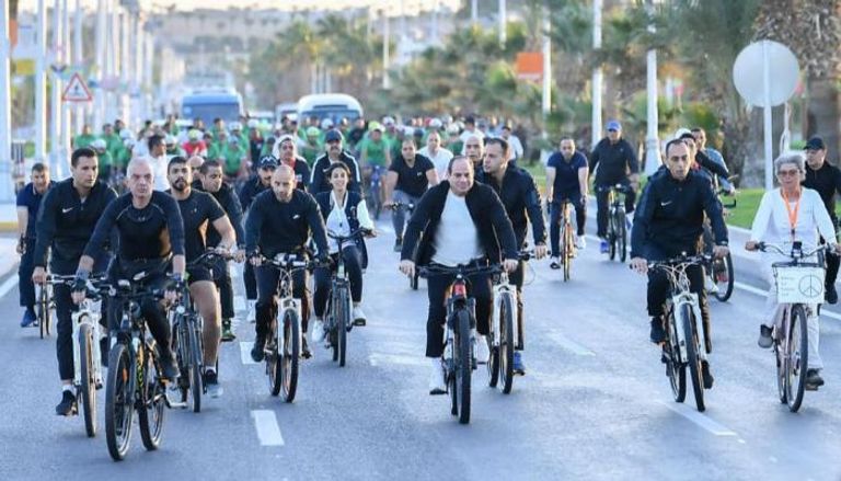 147-134215-green-tour-egyptian-president-on-bicycle_700x400