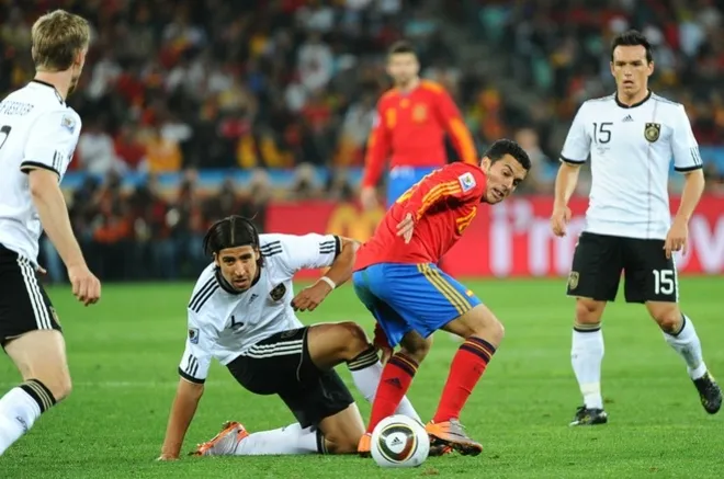 اسبانيا تتغلب علي الماكنة الألمانية