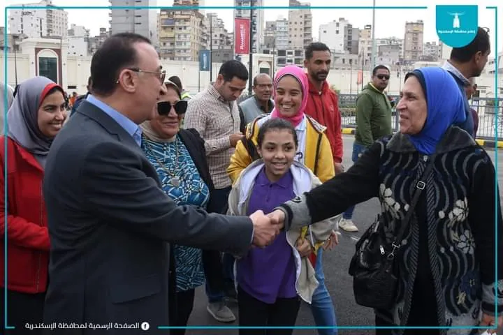 محافظ الإسكندرية يتفقد ميدان 