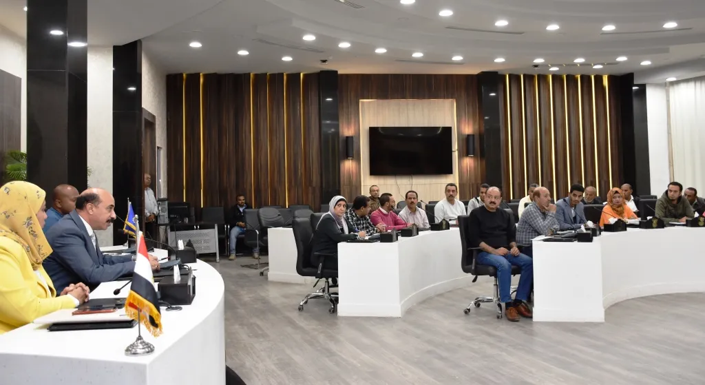 اجتماع المحافظ  بالمجلس التنفيذى 