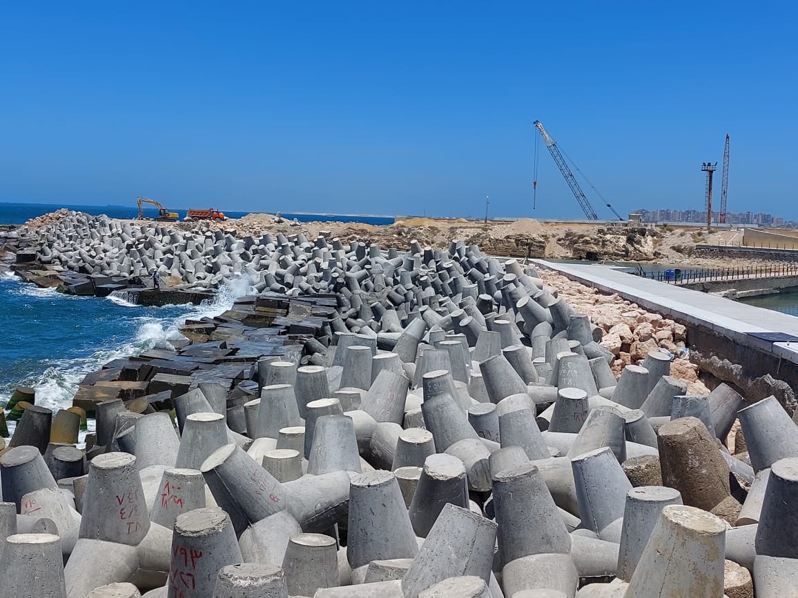 مشروعات حماية الشواطئ بالإسكندرية 