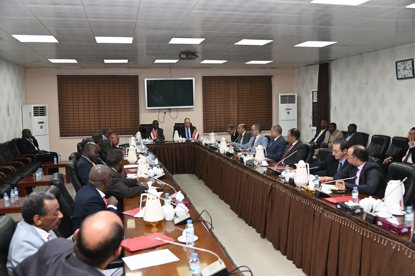 جانب من إجتماع وزير الري المصري ونظيره السوداني