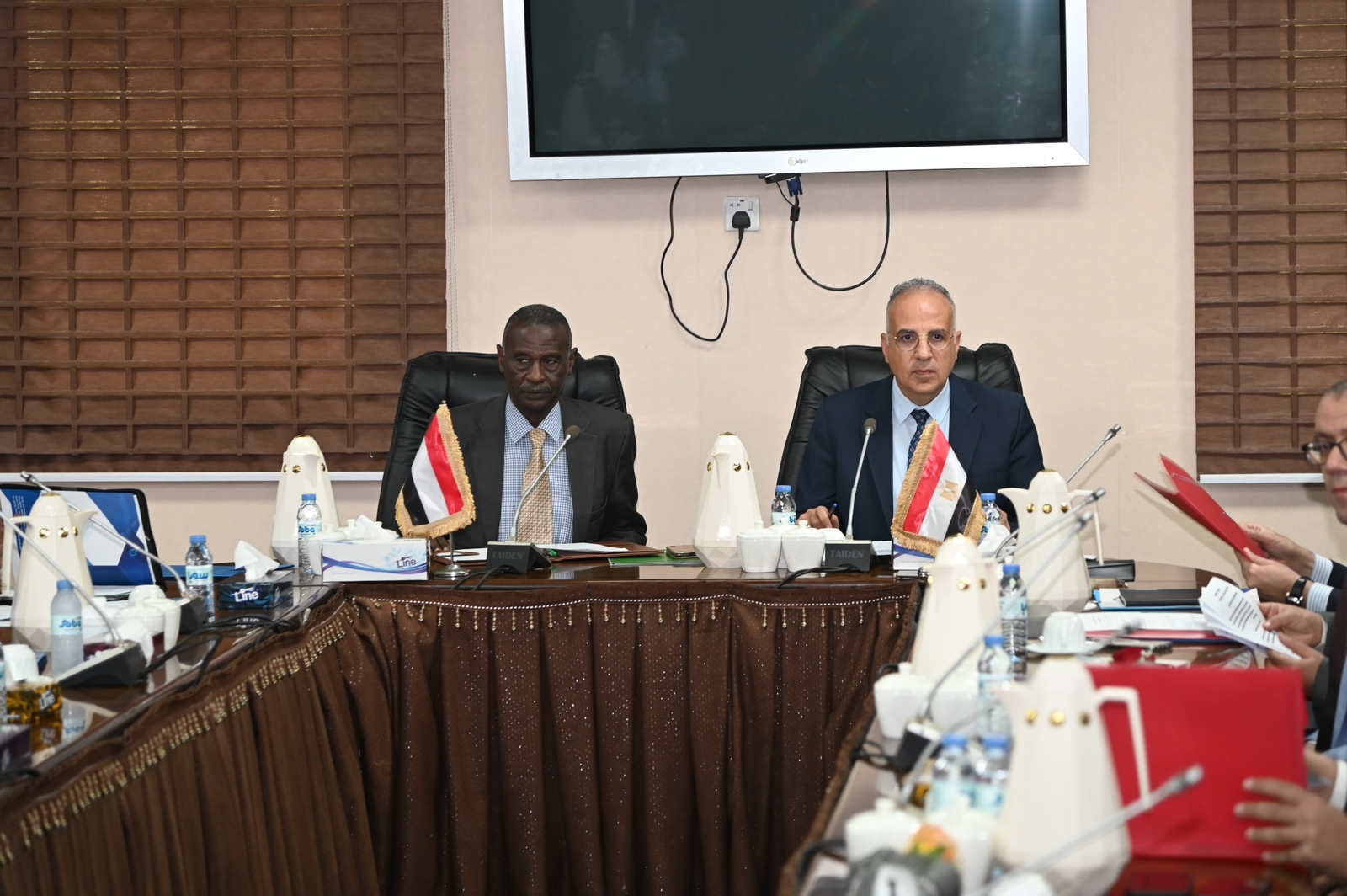 جانب من إجتماع وزير الري المصري ونظيره السوداني