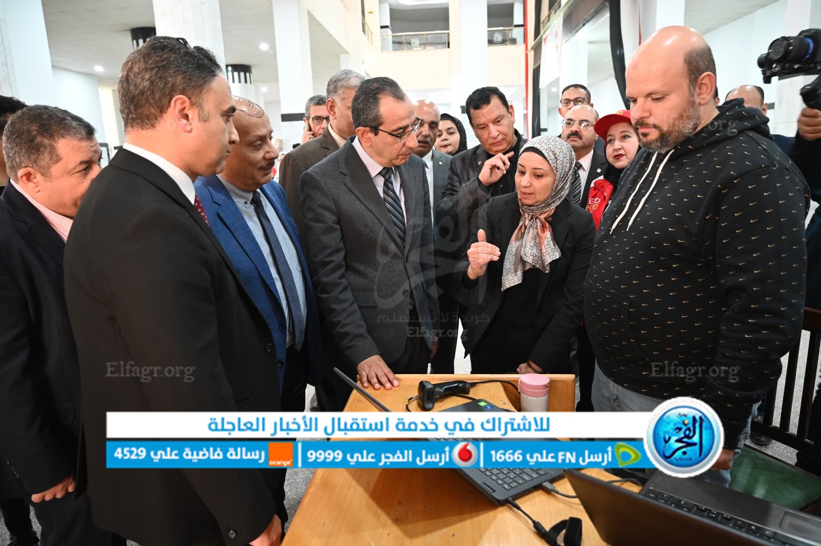 رئيس جامعة الفيوم يفتتح معرِضًا لملابس الطلاب