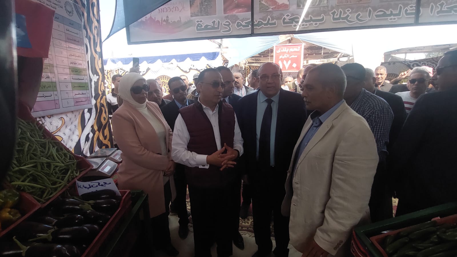 محافظ الإسكندرية يفتتح معرض