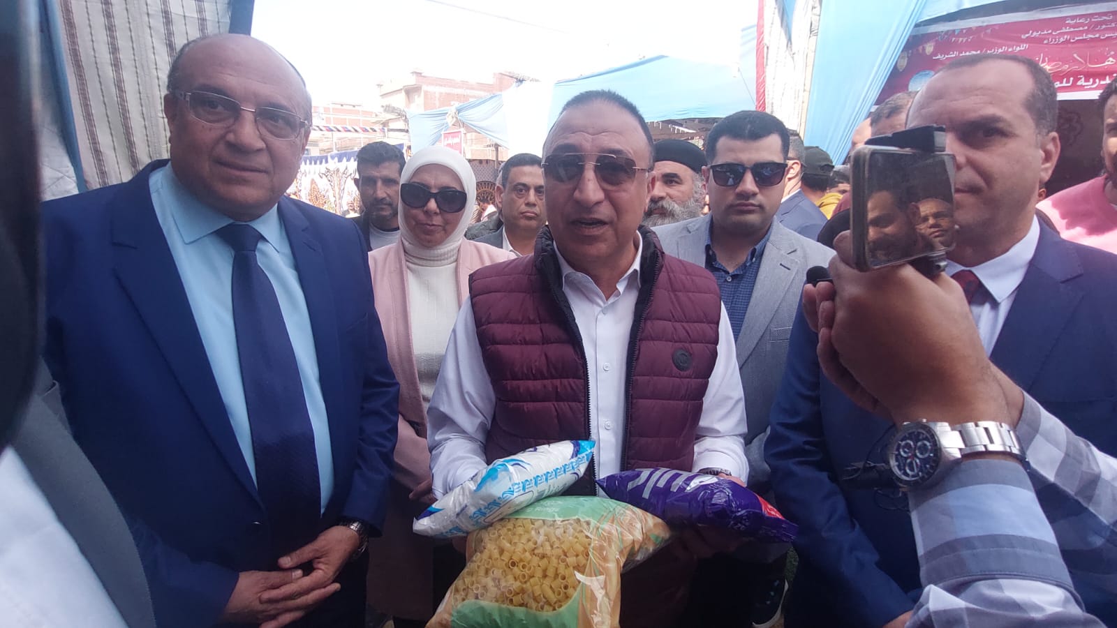 محافظ الإسكندرية يفتتح معرض