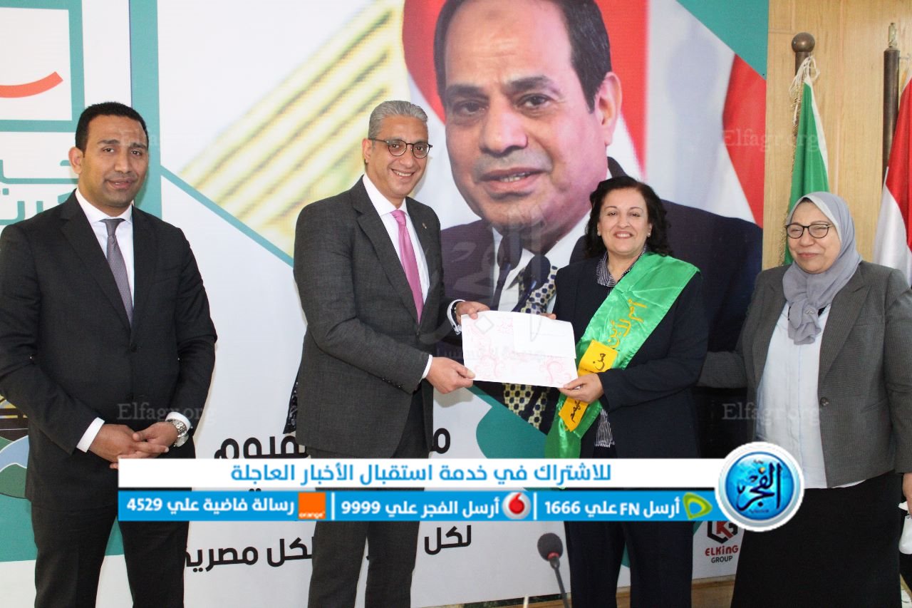 محافظ الفيوم يكرم الأمهات المثاليات على مستوى المحافظة 