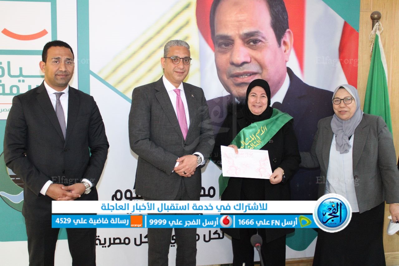 محافظ الفيوم يكرم الأمهات المثاليات على مستوى المحافظة 