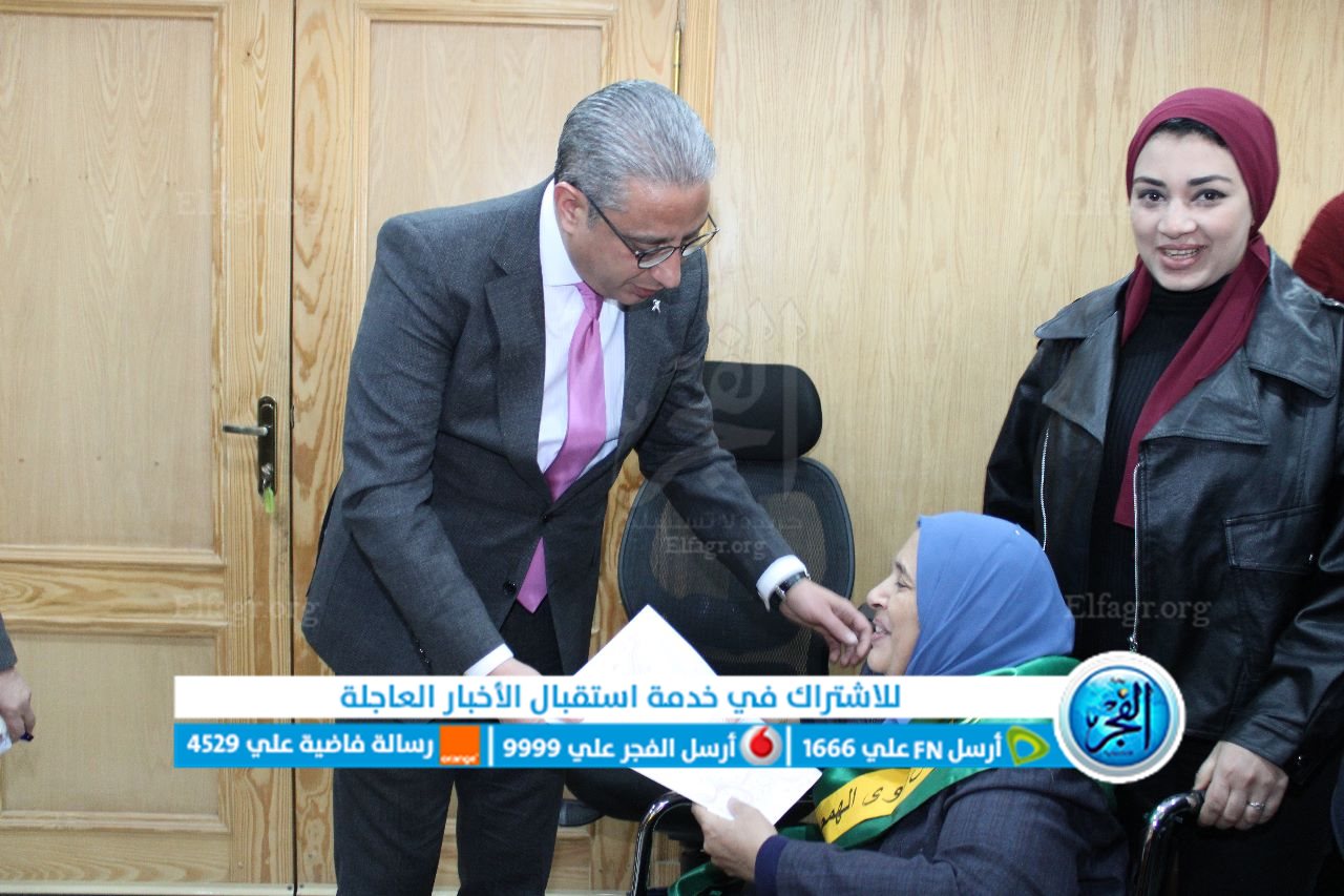 محافظ الفيوم يكرم الأمهات المثاليات على مستوى المحافظة 