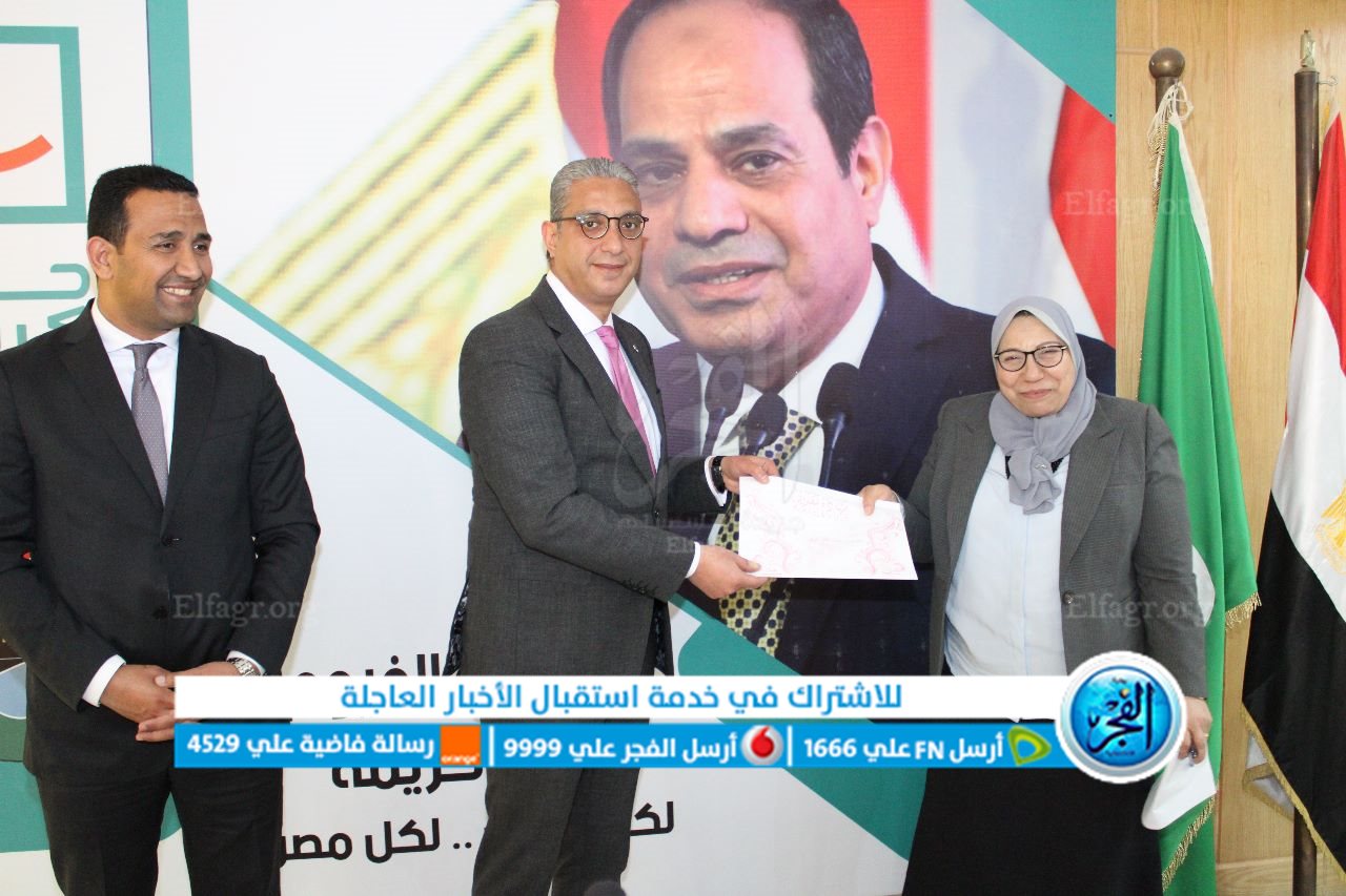 محافظ الفيوم يكرم الأمهات المثاليات على مستوى المحافظة 