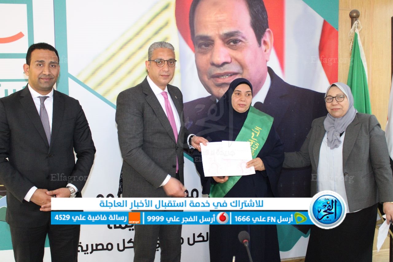 محافظ الفيوم يكرم الأمهات المثاليات على مستوى المحافظة 