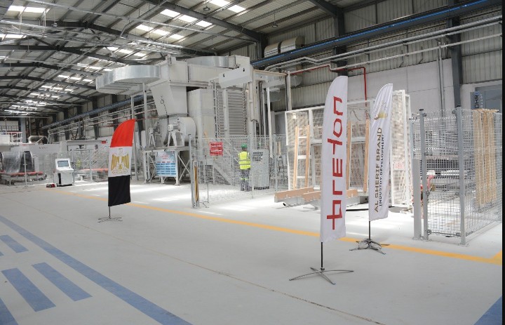  مشروع افتتاح مجمع مصانع إنتاج الكوارتز