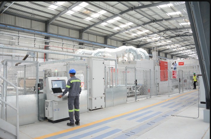  مشروع افتتاح مجمع مصانع إنتاج الكوارتز