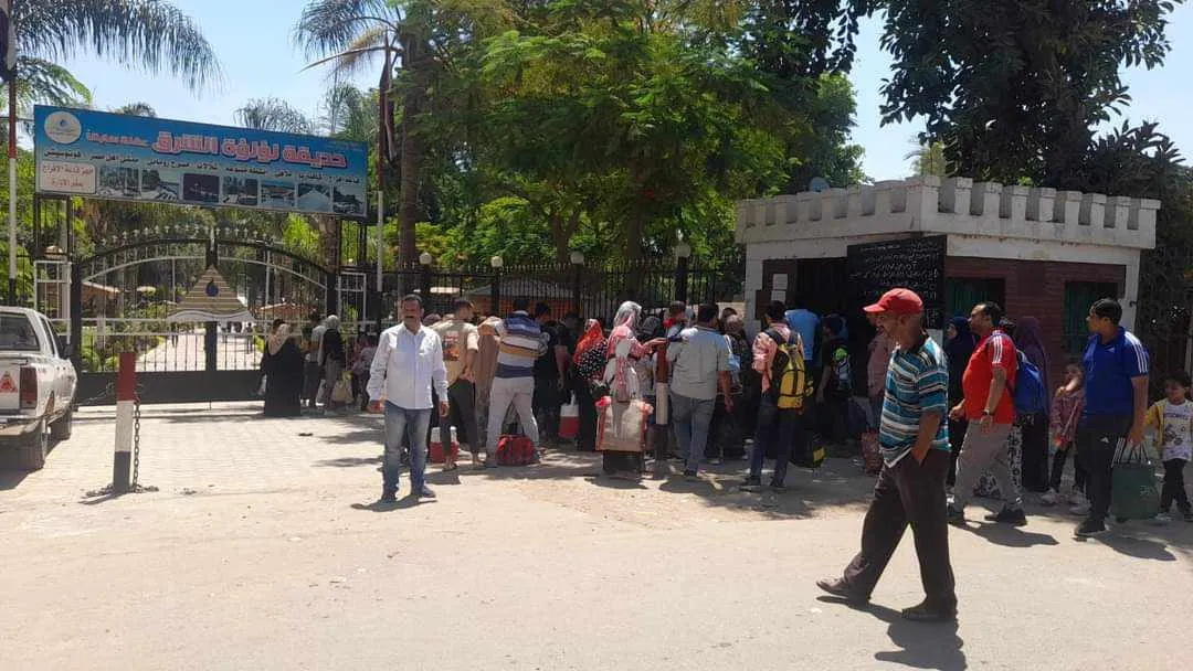  توافد المواطنين على حدائق القناطر في ثالث أيام العيد